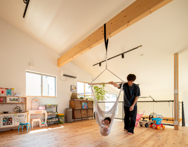 施工例 | 大きな勾配天井と走り回れる家